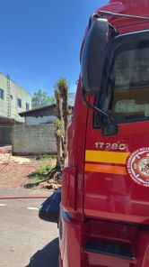 Incêndio atinge residência na Benjamin Constant e mobiliza Bombeiros 