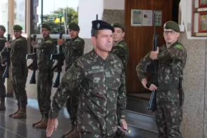 Comandante da 3ª Divisão de Exército visita a EASA em Cruz Alta