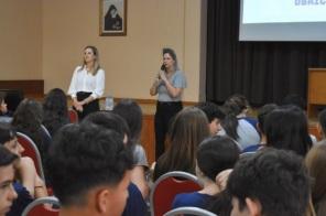 Núcleo de Justiça Restaurativa realiza palestra na Escola Santíssima Trindade