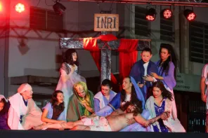 Paixão de Cristo emociona público em Cruz Alta na Sexta-feira Santa