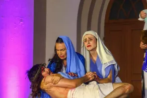 LPaixão de Cristo emociona público em Cruz Alta na Sexta-feira Santa