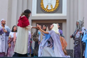 LPaixão de Cristo emociona público em Cruz Alta na Sexta-feira Santa