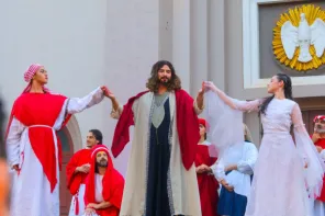 LPaixão de Cristo emociona público em Cruz Alta na Sexta-feira Santa