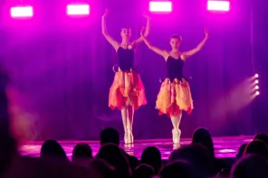 Casa de Cultura lotada prestigia espetáculo das escolas de dança de Cruz Alta 