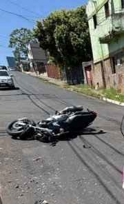 TRÂNSITO> Acidente entre carro e moto deixa motociclista ferido em Cruz Alta