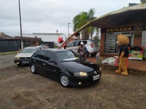 Drive-Thru solidário da Brigada Militar é um sucesso em Cruz Alta