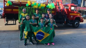 MUNDIAL DE KARATÊ> Atletas e professor foram homenageados pelas conquistas