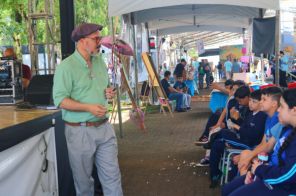 Oficina Prosa Musicada encanta público no segundo dia da Feira do Livro