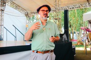 Oficina Prosa Musicada encanta público no segundo dia da Feira do Livro