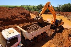 Prefeitura de Cruz Alta realiza trabalho de recuperação de estradas vicinais