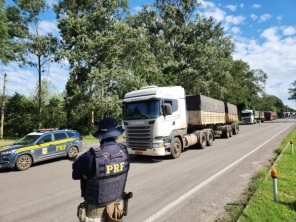 DNIT E PRF liberam caminhões que estavam parados entre Itaara e Santa Maria