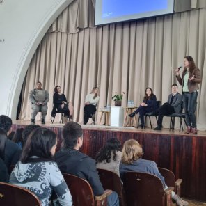 NO ANNES DIAS> Centro Maria Mulher leva ação educativa a 300 estudantes