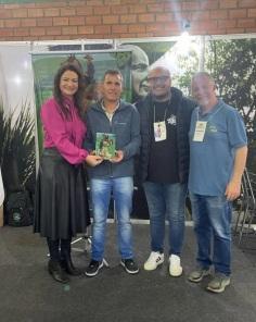 Livro Chico Terra, do autor José Roberto de Oliveira, foi lançado na Fenatrigo