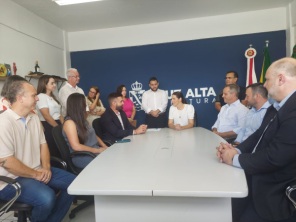 PREFEITO INTERINO> Vereador Zeca Amaral assume prefeitura até quinta dia 12