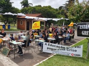 Educadores levam sala de aula para rua de Júlio de Castilhos