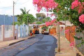 Bairros Prefeito Vila Nova e Central recebem obras de pavimentação asfáltica