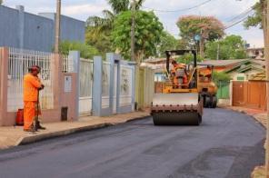 Bairros Prefeito Vila Nova e Central recebem obras de pavimentação asfáltica