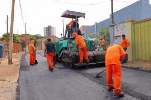 Bairros Prefeito Vila Nova e Central recebem obras de pavimentação asfáltica