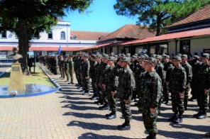 NOVO CONTINGENTE> 29º GAC AP incorpora novos soldados em cerimônia tradicional