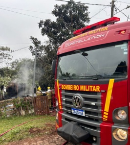 TARDE DO DOMINGO> Incêndio Destrói Residência em Vila Esperança em Cruz Alta