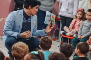 Turminha do Erico leva história e alegria às escolas de Cruz Alta