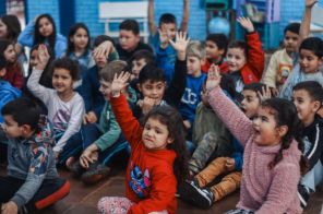 Turminha do Erico leva história e alegria às escolas de Cruz Alta