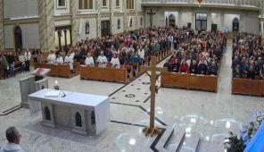 Fiéis lotam Catedral em todas as noites da Novena de Fátima em Cruz Alta