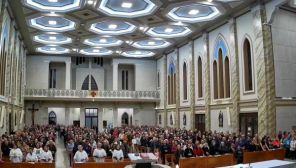 Fiéis lotam Catedral em todas as noites da Novena de Fátima em Cruz Alta