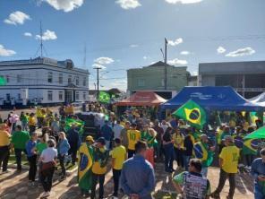 Segunda feira começa com manifestações populares em Cruz Alta 