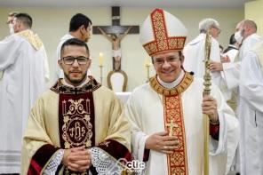 Padre Daniel das Chagas é ordenado em celebração, em Boa Vista do Incra