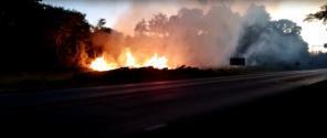 Fogo em vegetação mobiliza o Corpo de Bombeiros de Cruz Alta na noite da terça