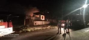 Incêndio destrói residência em Cruz Alta na noite do sábado