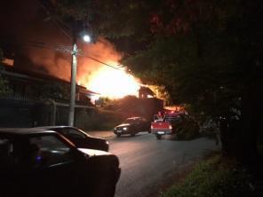 Incêndio destrói residência em Cruz Alta na noite do sábado