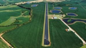 LOGÍSTICA:Asfaltamento da Pista do Aeródromo de Cruz Alta em fase de conclusão