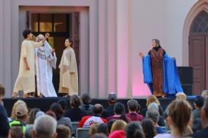 Grande público acompanhou o Espetáculo A Paixão de Cristo em Cruz Alta