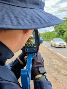 148 km/h> PRF flagra motoristas em alta velocidade na BR-392 nas Missões