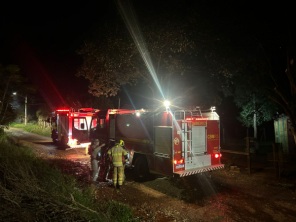 Incêndio destrói completamente residência no Bairro Brum 2 em Cruz Alta