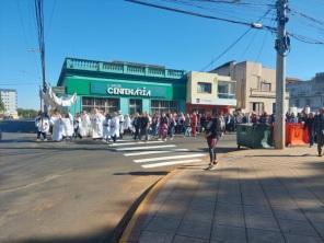 Católicos Cruz-Altenses celebraram o dia de Corpus Christi com procissão