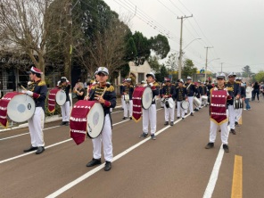 PEJUÇARA> Desfile de 7 de Setembro reúne grande público 