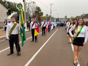 PEJUÇARA> Desfile de 7 de Setembro reúne grande público 
