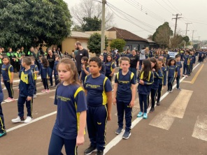 PEJUÇARA> Desfile de 7 de Setembro reúne grande público 
