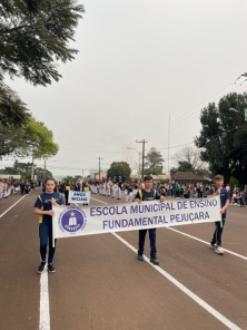 PEJUÇARA> Desfile de 7 de Setembro reúne grande público 