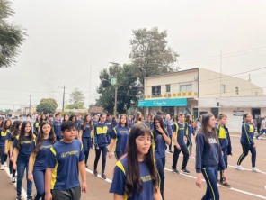 PEJUÇARA> Desfile de 7 de Setembro reúne grande público 