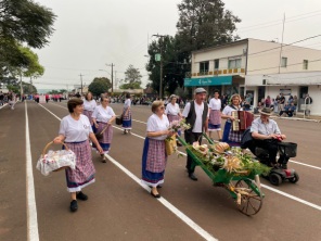 PEJUÇARA> Desfile de 7 de Setembro reúne grande público 