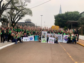 PEJUÇARA> Desfile de 7 de Setembro reúne grande público 