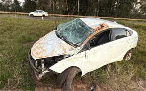 ERS-342> Motorista perde controle e HB20 capota no acesso a Cruz Alta