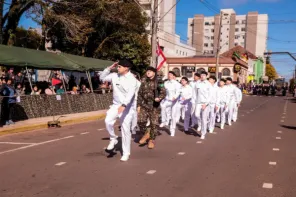 Milhares de pessoas acompanham Desfile de 7 de Setembro em Cruz Alta