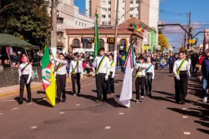 Milhares de pessoas acompanham Desfile de 7 de Setembro em Cruz Alta