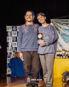 4º FESTEATRO> O talento das crianças Cruzaltenses no palco da Casa de Cultura