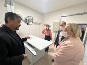 Secretária da Saúde, Arita Bergmann, visita Hospital São Vicente de Paulo